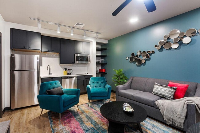 611 Commerce St in New Orleans, LA - Foto de edificio - Building Photo