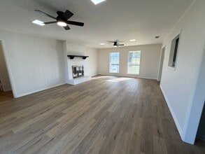 203 Eisenhower Dr in Tyler, TX - Building Photo - Building Photo