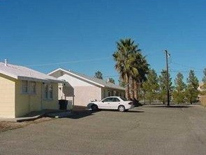 208 W Church Ave in Ridgecrest, CA - Foto de edificio