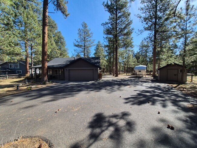14893 Buckboard in Sisters, OR - Building Photo - Building Photo