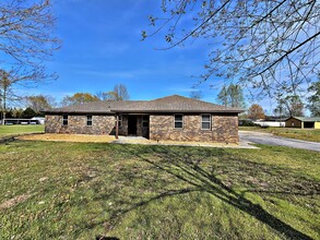111 Willowbrook St in Decatur, AL - Building Photo - Building Photo