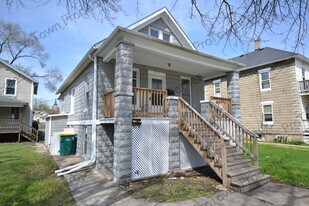 835 N Broadway St, Unit #2 in Joliet, IL - Building Photo