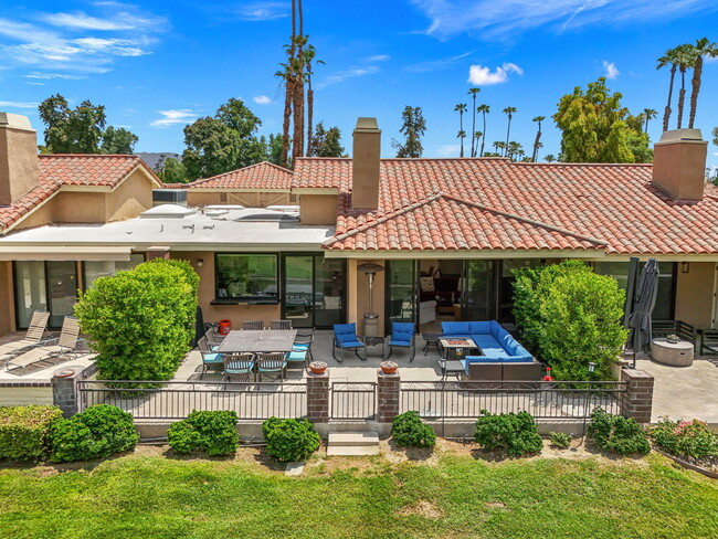 235 Santa Barbara Cir in Palm Desert, CA - Foto de edificio - Building Photo