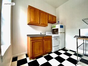 930 Amsterdam Ave in New York, NY - Building Photo - Building Photo