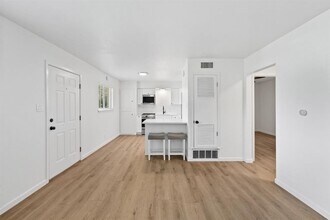 806 E 13th St in Georgetown, TX - Building Photo - Building Photo