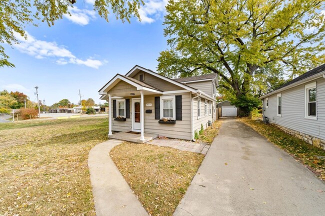 4711 Canterbury Rd in Roeland Park, KS - Foto de edificio - Building Photo