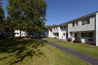 Highland Hills in Taunton, MA - Building Photo - Building Photo