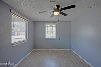 4114 Moncrief Rd in Jacksonville, FL - Building Photo - Building Photo