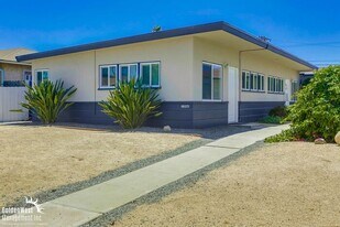 1605 S Tremont St in Oceanside, CA - Building Photo