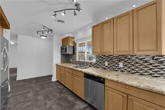 105 Woodley St in Las Vegas, NV - Building Photo - Building Photo