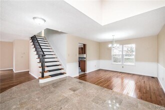 1369 Nykiel Ct in Ballwin, MO - Foto de edificio - Building Photo
