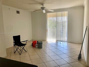 6559 Emerald Dunes Dr in Royal Palm Beach, FL - Foto de edificio - Building Photo