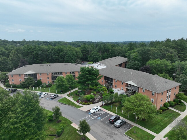 Highland Glen Apartments in Westwood, MA - Building Photo - Building Photo