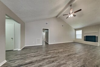 10010 Crescent Moon Dr in Houston, TX - Building Photo - Building Photo
