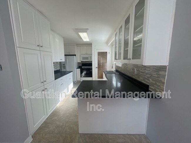 110 Stardust Crescent in Thunder Bay, ON - Building Photo - Building Photo