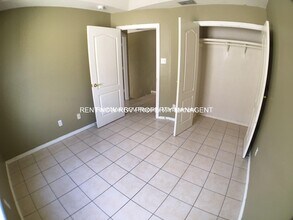 1304 W Fig Ave in Pharr, TX - Foto de edificio - Building Photo