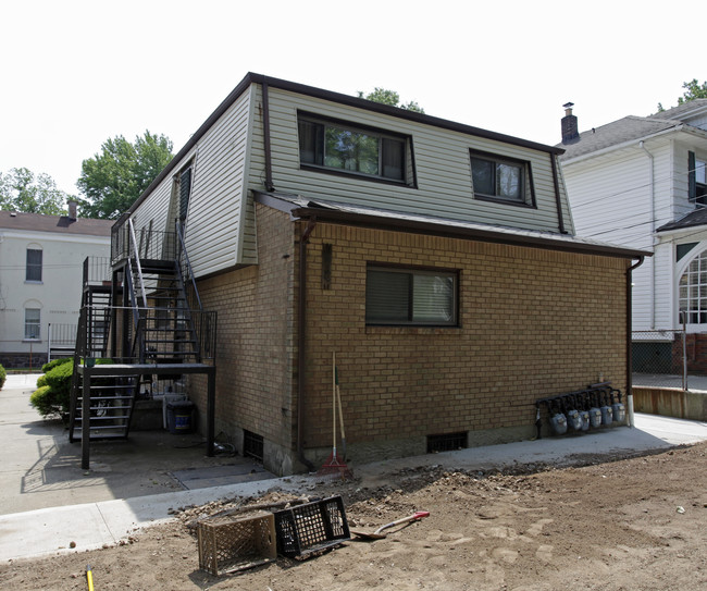 81-83 N Mada Ave in Staten Island, NY - Foto de edificio - Building Photo