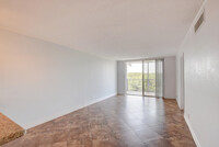 689 NE 6th Ct in Boynton Beach, FL - Building Photo - Building Photo