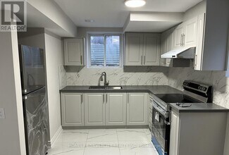 29 Lathbury St in Brampton, ON - Building Photo - Building Photo