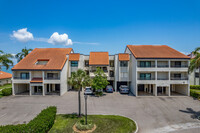 Village at Tierra Verde in St. Petersburg, FL - Foto de edificio - Building Photo