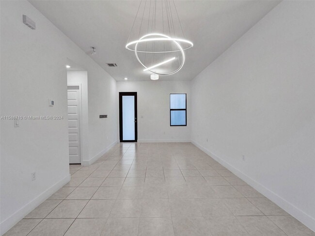 8195 NW 104th Ave in Doral, FL - Building Photo - Building Photo