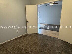 117 W Concorda Dr in Tempe, AZ - Foto de edificio - Building Photo