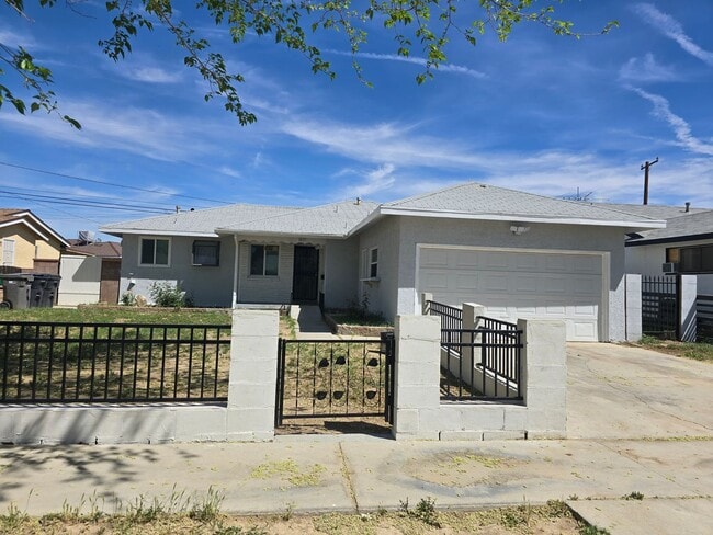 1415 Boyden Ave in Lancaster, CA - Building Photo - Building Photo