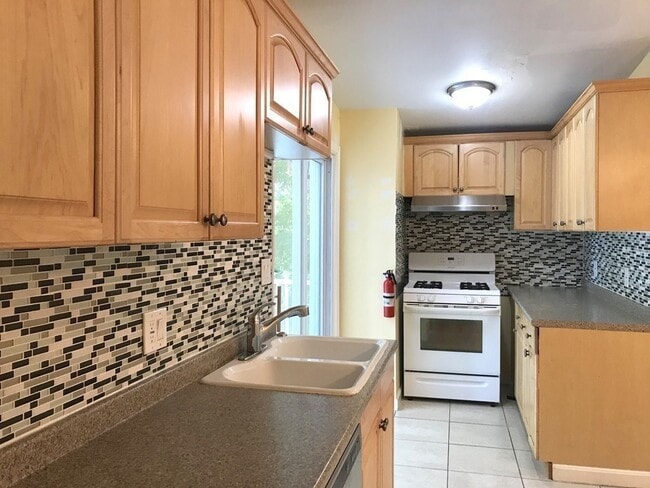 8 Thayer Pl in Braintree, MA - Building Photo - Building Photo