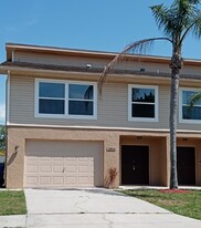 2015 McMullen Ave in Dunedin, FL - Building Photo