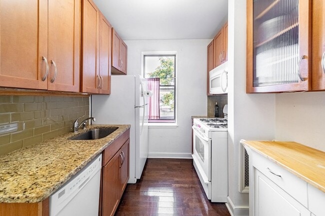 42 Van Wagenen Ave in Jersey City, NJ - Building Photo - Building Photo