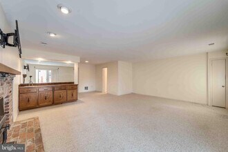 7713 Bristol Square Ct in Springfield, VA - Building Photo - Building Photo