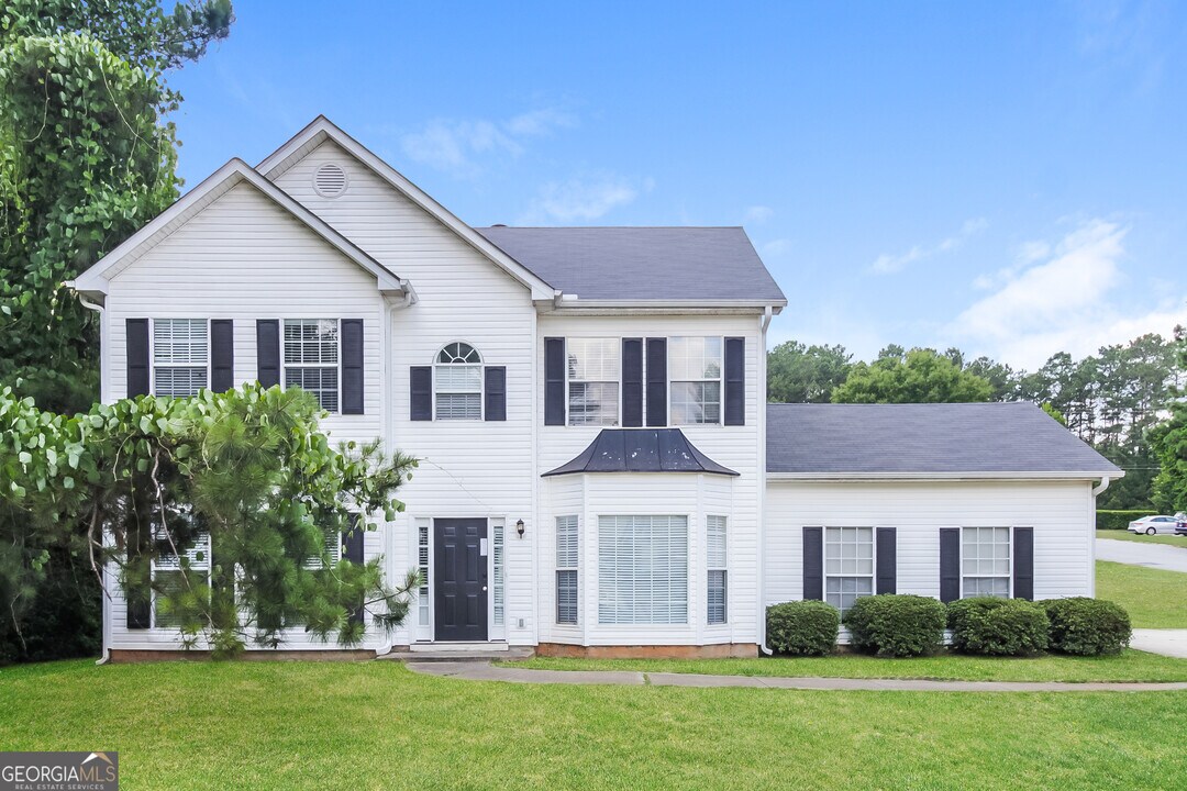 8479 Glendevon Ct in Riverdale, GA - Building Photo
