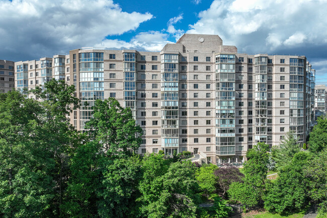 Blue Ridge at Lansdowne Woods Condominium in Leesburg, VA - Building Photo - Building Photo