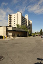 Lake Tower Apartments in Coeur d'Alene, ID - Foto de edificio - Building Photo