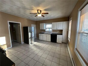 35 Yates St in Lincoln, RI - Building Photo - Building Photo