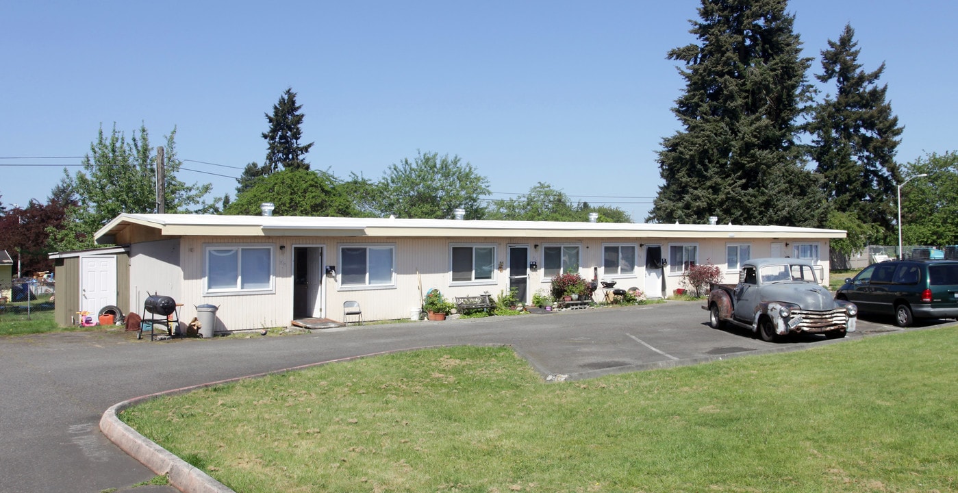 Village Court Apartments in Lakewood, WA - Foto de edificio