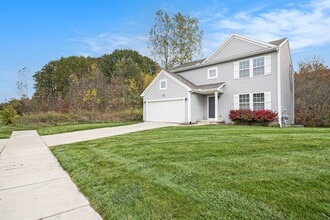 1027 Broken Ridge Dr in Lansing, MI - Building Photo - Building Photo