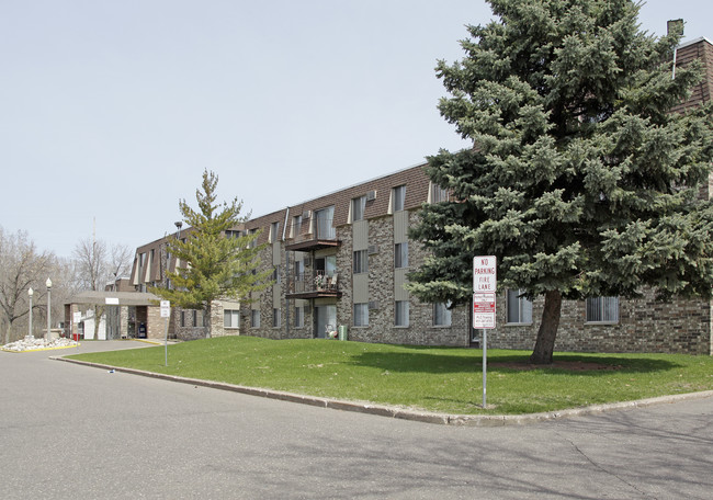 Ridgecrest Apartments in Oakdale, MN - Building Photo - Building Photo