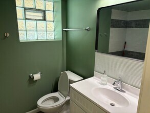 2820 N Hamlin Ave, Unit BSMT in Chicago, IL - Building Photo - Building Photo