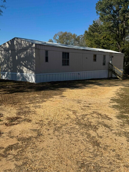 65 Armstrong Rd in Columbia, MS - Building Photo