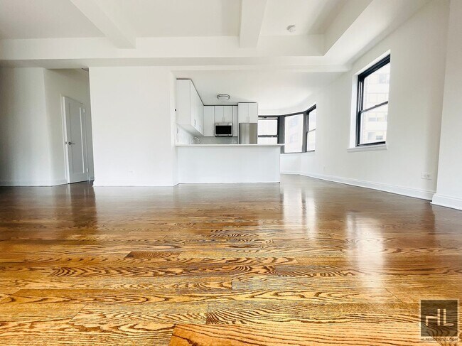 EAST 57 STREET in New York, NY - Building Photo - Building Photo