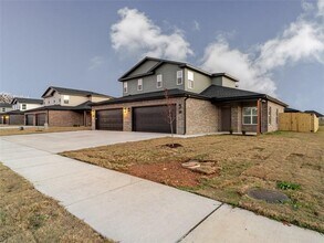 511 Cosmos St in Centerton, AR - Foto de edificio - Building Photo