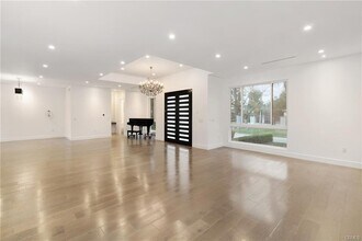22904 Calvert St in Los Angeles, CA - Building Photo - Building Photo