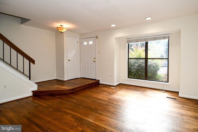 5175 King Charles Way in Bethesda, MD - Building Photo - Building Photo