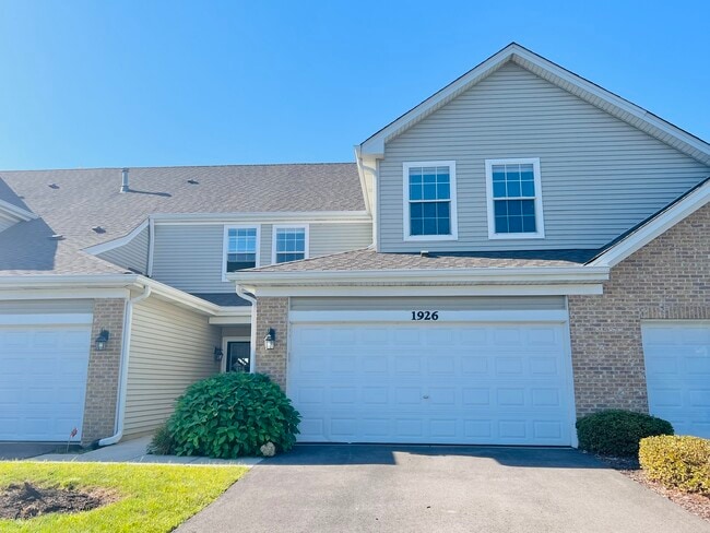 property at 1926 Golden Gate Ln