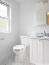 226 Gerry Rd, Unit 1 in Chestnut Hill, MA - Foto de edificio - Building Photo