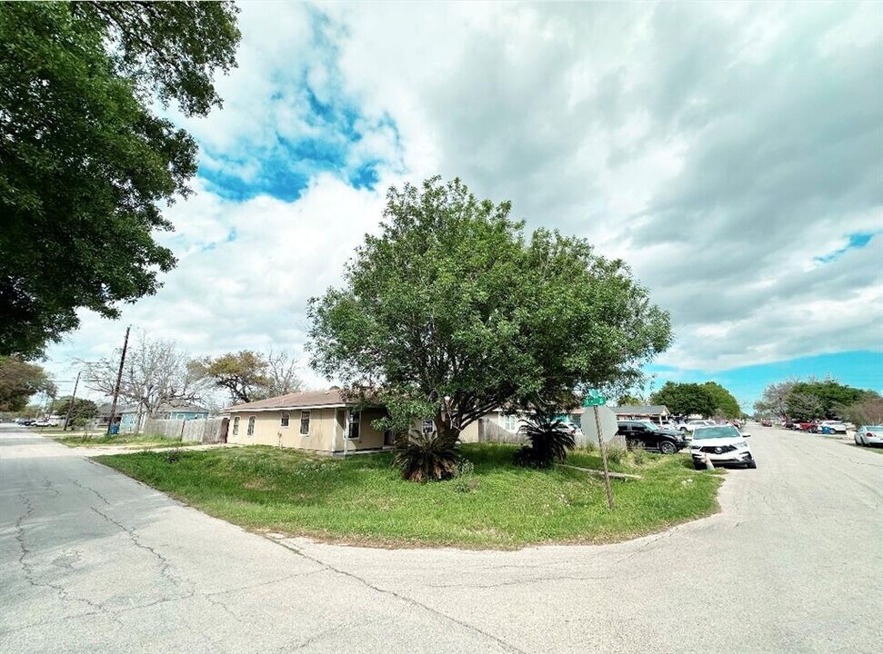 501 Avenue E in South Houston, TX - Building Photo