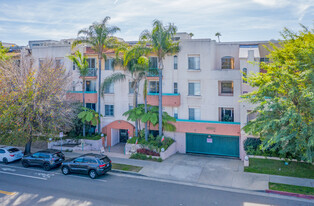 Courtyard At Sherman Oaks Apartments