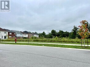 7945 Hackberry Trl in Niagara Falls, ON - Building Photo - Building Photo