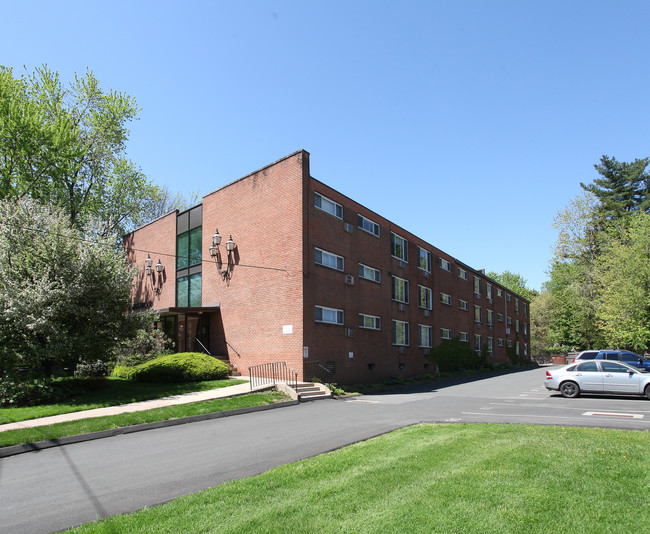 Northbrook Place Apartments in West Hartford, CT - Building Photo - Building Photo